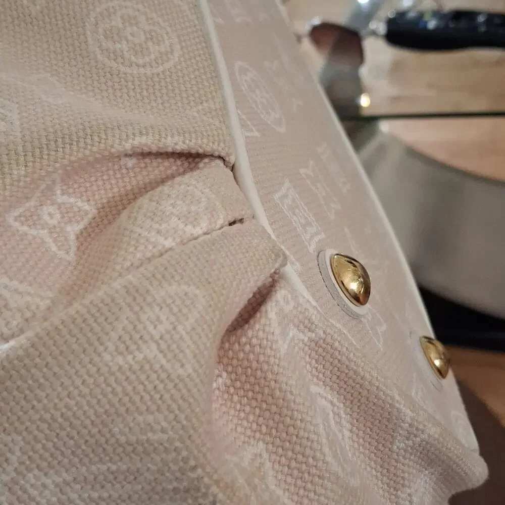 Louis Vuitton Cream Tote Bag - Picture 14 of 16